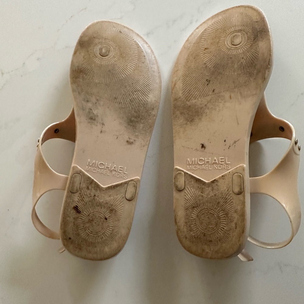 Michael Kors Thong Sandal - Picture 5 of 7